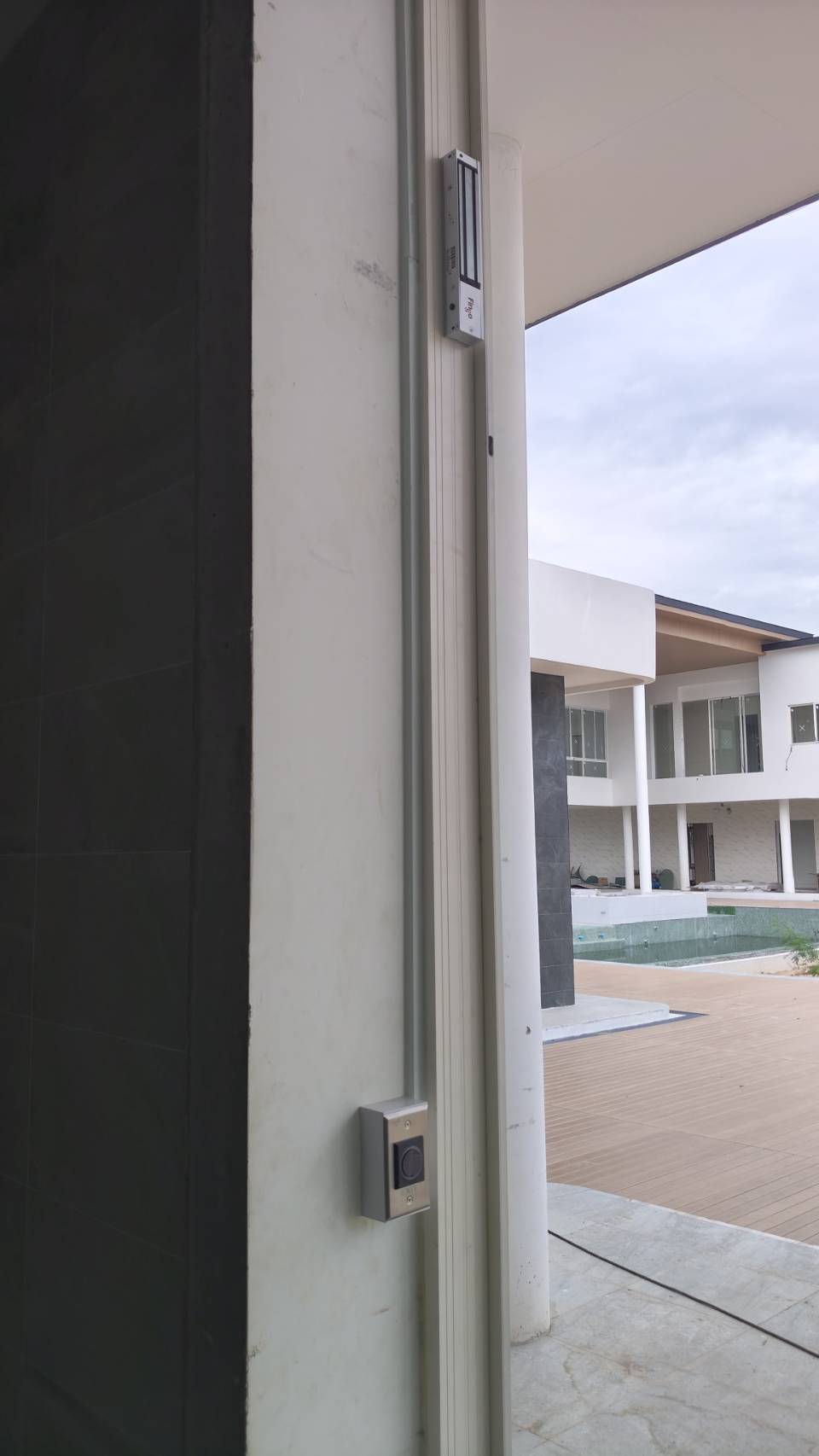 ติดตั้ง EM Lock และ No-Touch