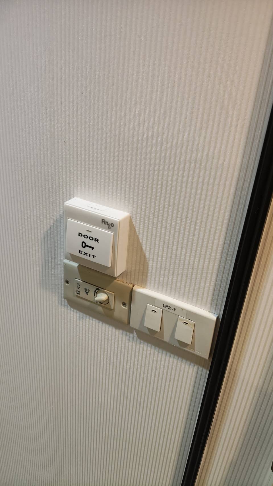 ปุ่ม Door Exit Switch